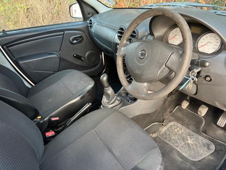 2019-Nissan-NP200-16-Aircon_3