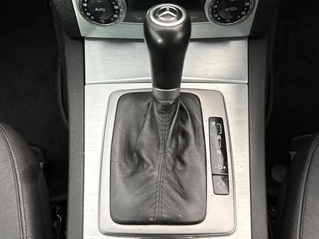 2010-Mercedes-Benz-C-Class-C-220-CDi-Classic-Auto_9