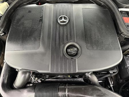 2010-Mercedes-Benz-C-Class-C-220-CDi-Classic-Auto_11