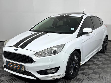 2017-Ford-Focus-15-EcoBoost-Trend-5-dr_0