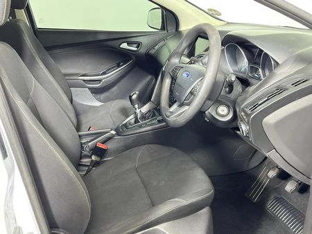 2017-Ford-Focus-15-EcoBoost-Trend-5-dr_9