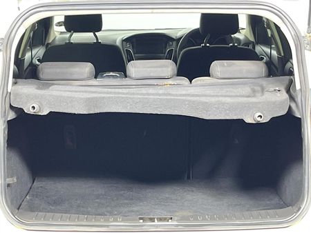 2017-Ford-Focus-15-EcoBoost-Trend-5-dr_15