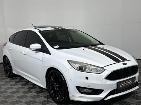 2017-Ford-Focus-15-EcoBoost-Trend-5-dr_17