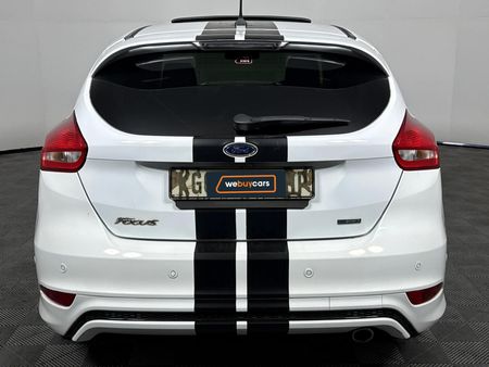 2017-Ford-Focus-15-EcoBoost-Trend-5-dr_19