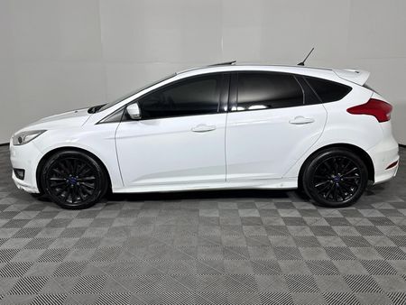 2017-Ford-Focus-15-EcoBoost-Trend-5-dr_20