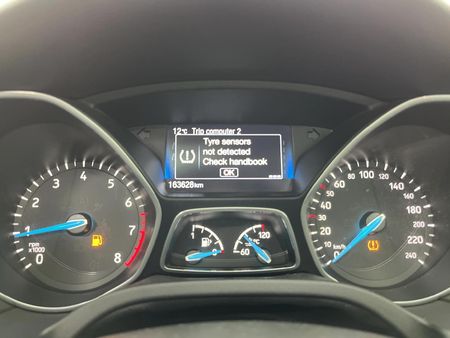 2017-Ford-Focus-15-EcoBoost-Trend-5-dr_2