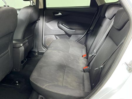 2017-Ford-Focus-15-EcoBoost-Trend-5-dr_3