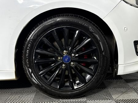 2017-Ford-Focus-15-EcoBoost-Trend-5-dr_5