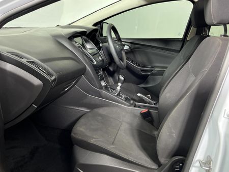 2017-Ford-Focus-15-EcoBoost-Trend-5-dr_8