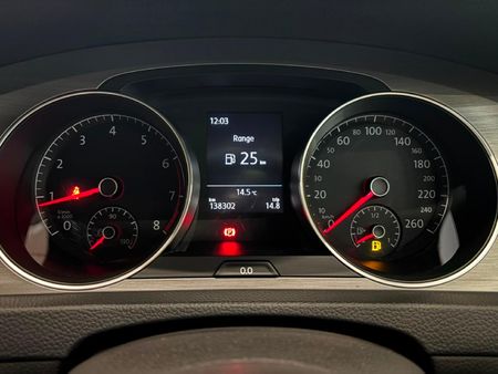 2016-Volkswagen-Golf-VII-14-TSI-Comfortline_10