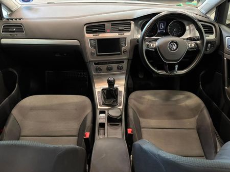 2016-Volkswagen-Golf-VII-14-TSI-Comfortline_11