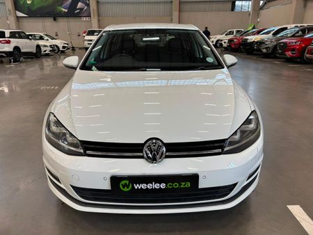 2016-Volkswagen-Golf-VII-14-TSI-Comfortline_1