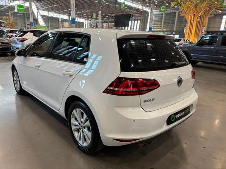 2016-Volkswagen-Golf-VII-14-TSI-Comfortline_4