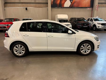 2016-Volkswagen-Golf-VII-14-TSI-Comfortline_7