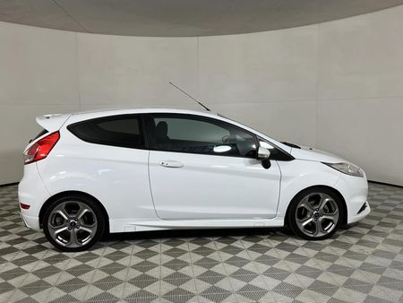 2015-Ford-Fiesta-ST-16-EcoBoost-GDTi_15