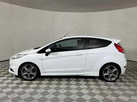 2015-Ford-Fiesta-ST-16-EcoBoost-GDTi_17