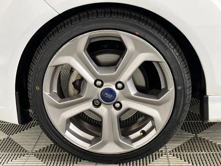 2015-Ford-Fiesta-ST-16-EcoBoost-GDTi_2