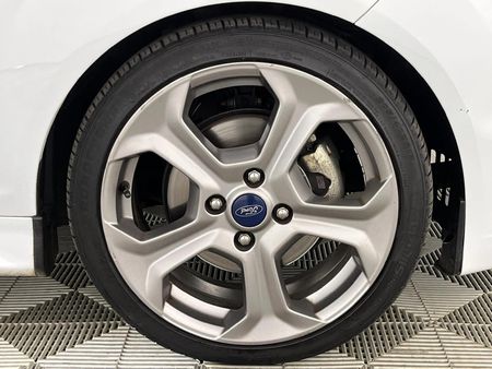 2015-Ford-Fiesta-ST-16-EcoBoost-GDTi_3