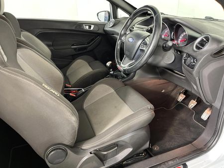 2015-Ford-Fiesta-ST-16-EcoBoost-GDTi_7
