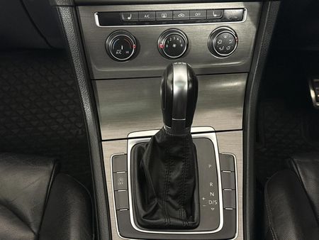 2013-Volkswagen-Golf-VII-14-TSI-Comfortline-Auto_10