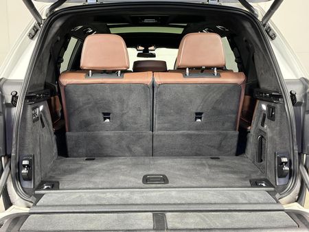 2019-BMW-X7-xDrive30d-M-Sport_16