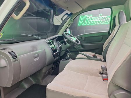 2017-Hyundai-H100-Bakkie-26D-Dropside_14