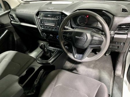 2024-Isuzu-D-Max-19-DDI-HR-L-4x4-Single-Cab_9
