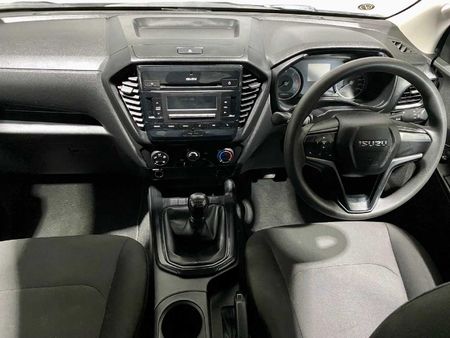 2024-Isuzu-D-Max-19-DDI-HR-L-4x4-Single-Cab_12