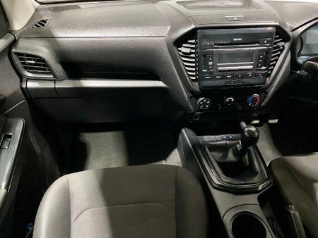 2024-Isuzu-D-Max-19-DDI-HR-L-4x4-Single-Cab_13