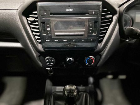 2024-Isuzu-D-Max-19-DDI-HR-L-4x4-Single-Cab_16