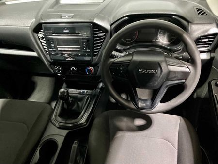 2024-Isuzu-D-Max-19-DDI-HR-L-4x4-Single-Cab_17