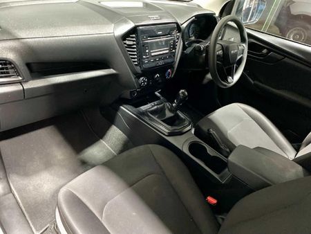 2024-Isuzu-D-Max-19-DDI-HR-L-4x4-Single-Cab_7