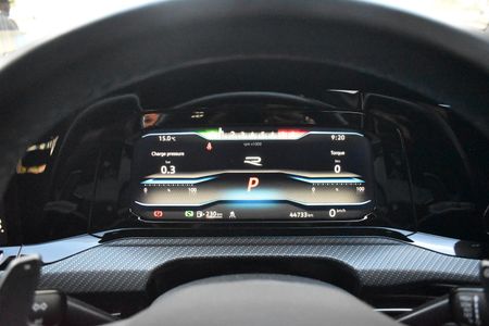 2024-Volkswagen-Golf-8-20-TSI-R-DSG_12