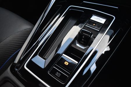 2024-Volkswagen-Golf-8-20-TSI-R-DSG_13