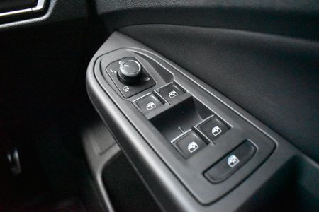 2024-Volkswagen-Golf-8-20-TSI-R-DSG_15