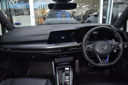 2024-Volkswagen-Golf-8-20-TSI-R-DSG_19