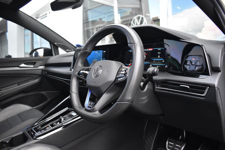 2024-Volkswagen-Golf-8-20-TSI-R-DSG_21