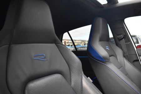 2024-Volkswagen-Golf-8-20-TSI-R-DSG_22