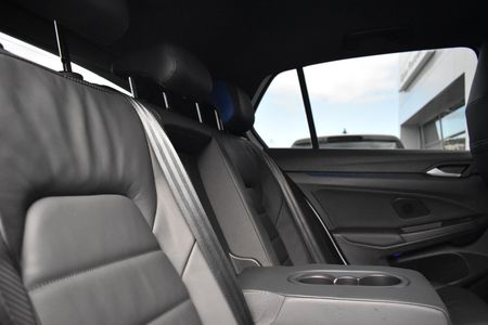 2024-Volkswagen-Golf-8-20-TSI-R-DSG_23