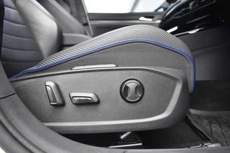 2024-Volkswagen-Golf-8-20-TSI-R-DSG_24
