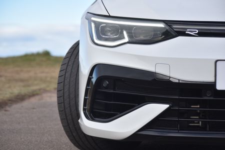2024-Volkswagen-Golf-8-20-TSI-R-DSG_2