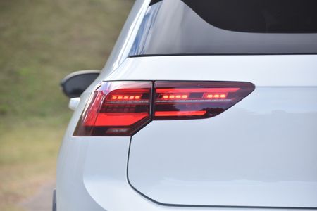 2024-Volkswagen-Golf-8-20-TSI-R-DSG_5