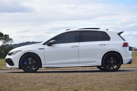 2024-Volkswagen-Golf-8-20-TSI-R-DSG_8