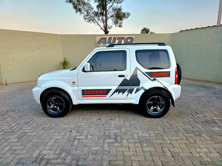 2009-Suzuki-Jimny-13_9