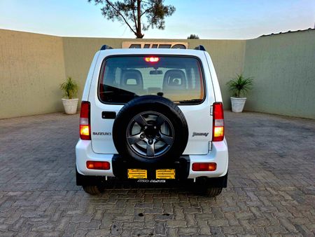 2009-Suzuki-Jimny-13_12