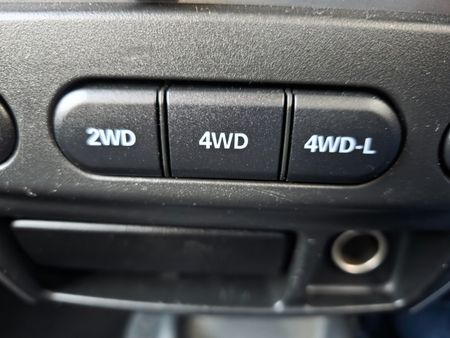 2009-Suzuki-Jimny-13_23