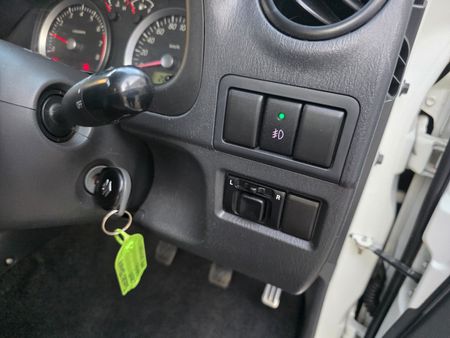 2009-Suzuki-Jimny-13_24