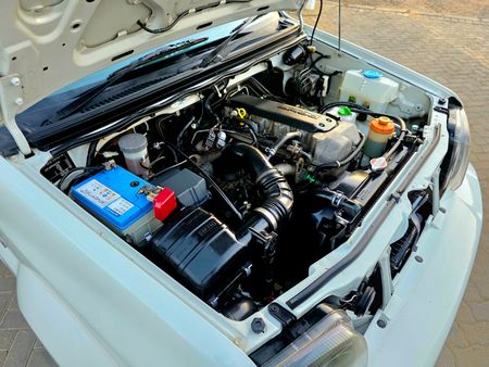 2009-Suzuki-Jimny-13_31