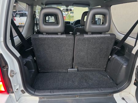 2009-Suzuki-Jimny-13_32