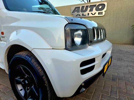 2009-Suzuki-Jimny-13_6
